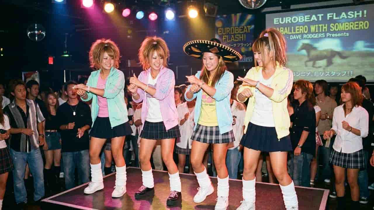パラパラ・パラダイス6の魅力と全収録曲|名曲「カバレロ・ウィズ・ソンブレロ」